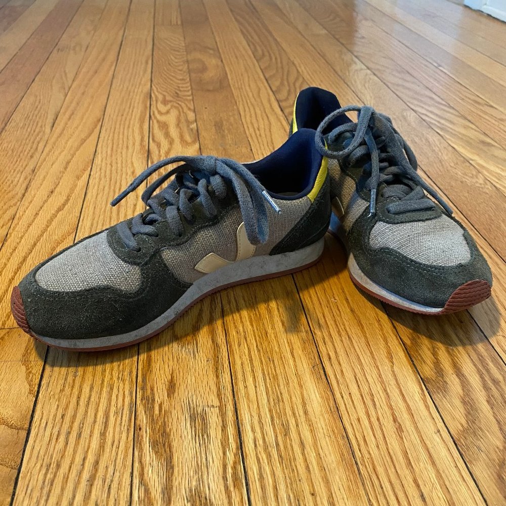 Size 6 grey Veja sneakers